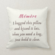 Memere Iはこの枕を抱き締めました