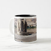 Memnonの大国、Amenhotepの彫像 ツートーンマグカップ (正面左)