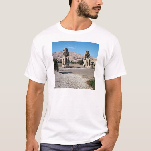 Memnonの大国、Amenhotepの彫像 Tシャツ (正面)