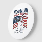 Memorial Day Fallen Heroes Patriotic Soldier Shirt ラージ壁時計 (傾斜)