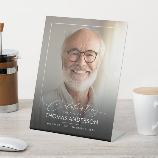 Memorial or Funeral Photo Tribute Black Faded 台座サイン (インサイチュ)