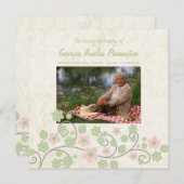 memoriamの写真の平らなカードのピンクの緑の花柄 案内状 (正面/裏面)