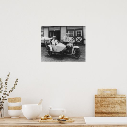 Men on Harley Davidson Motorcycle with Sidecar ポスター (キッチン)