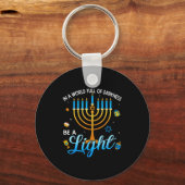 Menorah Be A Light Happy Hanukkah Shirts For Men W キーホルダー (正面)