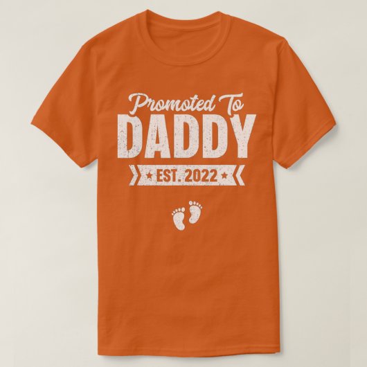 MensはDaddy Estに昇格 Tシャツ (デザイン正面)