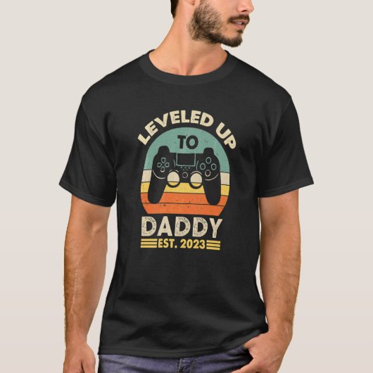 MensヴィンテージレトロDaddy 2023に最初にレベルアップ Tシャツ (正面)