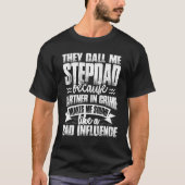 Mens彼らは私をStepdadと呼ぶ悪い影響のように聞こえる Tシャツ (正面)