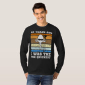 Mens最も速い泳ぐ人65年前に最も速い精子 Tシャツ (正面フル)