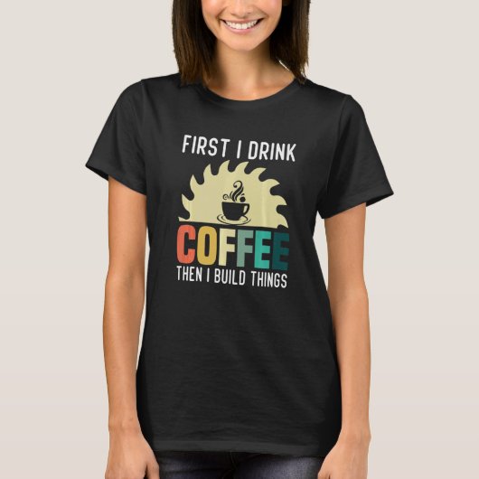 Mens Carpenter Woodworking I Drink Coffee I Build Tシャツ (正面)