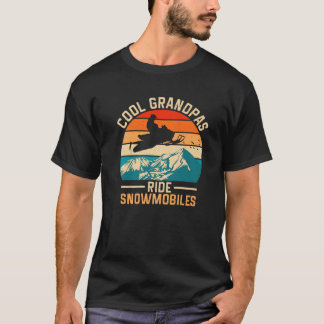 Mens Cool Grandpas Ride Snowmobiles Retro Funny Wi Tシャツ