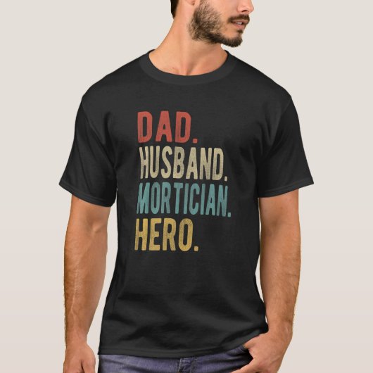 Mens Dad Husband Mortician Hero Tシャツ (正面)