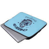 MEN'S DADDY CHEER UP ELECTRONICS BAG ラップトップスリーブ (正面下部)