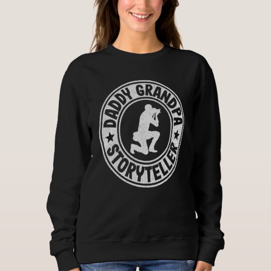 Mens Daddy Grandpa Storyteller Photographer Dad    スウェットシャツ (正面)