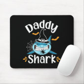 Mens Daddy Shark Funny Halloween Daddy Announcemen マウスパッド (マウス)