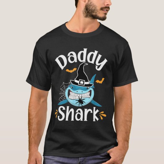 Mens Daddy Shark Funny Halloween Daddy Announcemen Tシャツ (正面)