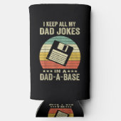 Mens Funny dad Jokes in dad-a-Base スリム缶クーラー (裏面)