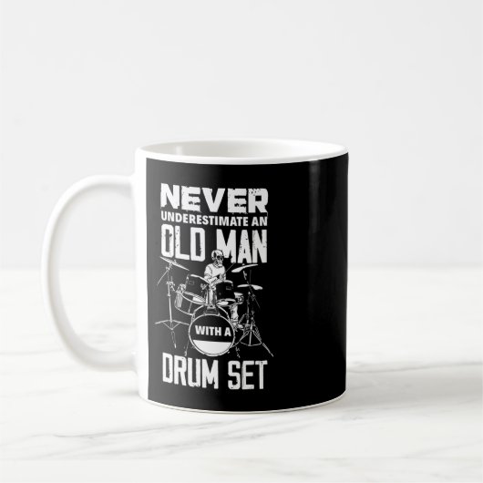 Mens Funny Never Underestimate An Old Man With A D コーヒーマグカップ (左)