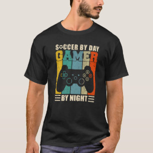 Mens Gaming皮肉レトロサッカーBy Day Gamer Tシャツ