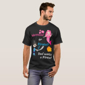 Mens Gender Reveal Party Shirt Mermaid or Pirate D Tシャツ (正面フル)