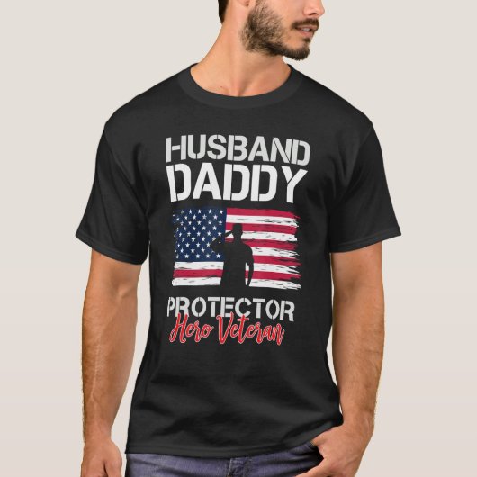 Mens Husband Daddy Protector Hero Veteran USA Flag Tシャツ (正面)