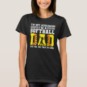 Mens I m not screaming I m a softball dad softball Tシャツ (正面)