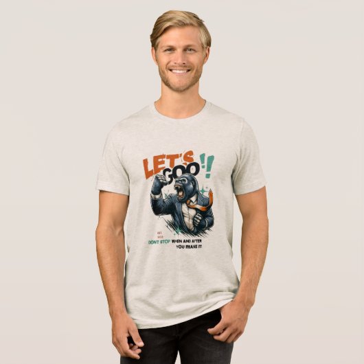 MEN'S LET'S GOO LESSONS LEARN TRI-BLEND T シャツ (正面全面)