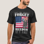 Mens May We Never 忘れ Freedom Isnt Us Vete Tシャツ (正面)