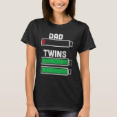 Mens Mens Tired Twin Dad Low Battery Funny Dad of Tシャツ (正面)