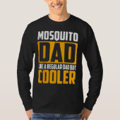 Mens Mosquito Dad Like a Regular Dad but Cooler Tシャツ (正面)