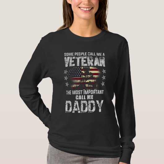 Mens Most Important Call Daddy American Proud Vete Tシャツ (正面)