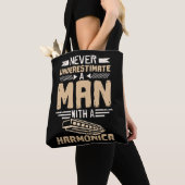 Mens Never Underestimate A Man With A Harmonica yo トートバッグ (クローズアップ)