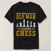 Mens Never Underestimate An Old Man Board Games Ga Tシャツ (デザイン正面)