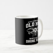 Mens Never Underestimate An Old Man Who's Also コーヒーマグカップ (正面右)