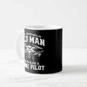 Mens Never Underestimate An Old Man Who's Also コーヒーマグカップ (正面左)