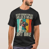 Mens Never Underestimate An Old Man With A Dirt Bi Tシャツ (正面)