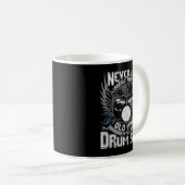 Mens Never Underestimate An Old Man With A Drum Se コーヒーマグカップ (正面右)