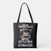Mens Never Underestimate An Old Man With A Schnauz トートバッグ (裏面)