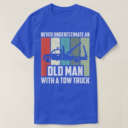 Mens Never Underestimate An Old Man With A Tow Tru Tシャツ (デザイン正面)