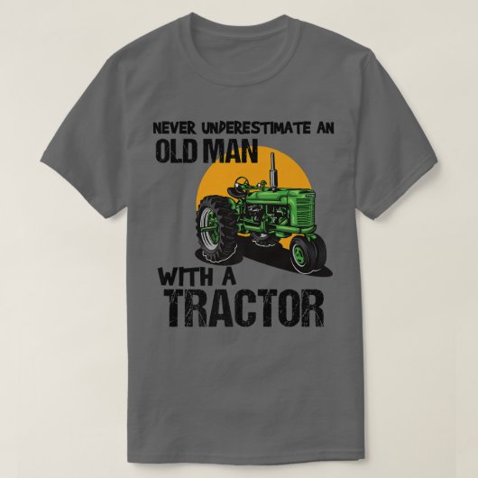 Mens Never Underestimate An Old Man With A Tractor Tシャツ (デザイン正面)