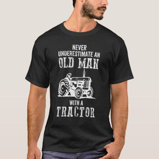 Mens Never Underestimate An Old Man With A Tractor Tシャツ (正面)