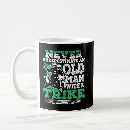 Mens Never Underestimate An Old Man With A Trike C コーヒーマグカップ (左)