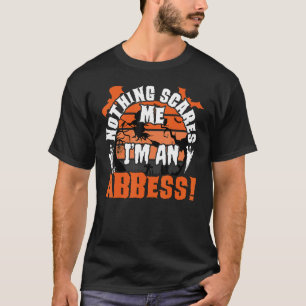 Mens Nothing Scares私はAbbess Halloween Cosである Tシャツ
