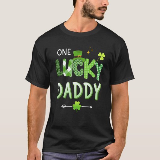 Mens One lucky daddy for St Patricks day family da Tシャツ (正面)