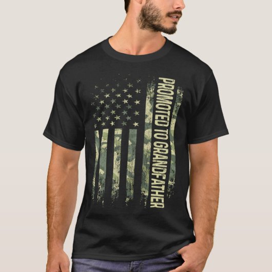 Mens Promoted To Grandfather Camo American Flag Fa Tシャツ (正面)
