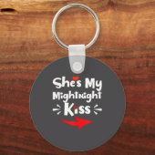 Mens She's My Midnight Kiss Happy New Year Matchin キーホルダー (正面)