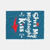 Mens She's My Midnight Kiss Happy New Year Matchin フリースブランケット (正面(横))