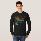 Mens Single Dad   Fathers Every Day Is Fathes Day  Tシャツ (正面フル)