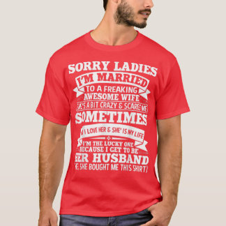 Mens Sorry Ladies I'm Married To A Freaking Awesom Tシャツ