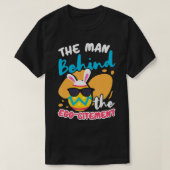 Mens The Man Behind The Eggcitement Easter Bunny E Tシャツ (デザイン正面)