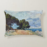 Menton Seen from Cap Martin by Claude Monet アクセントクッション<br><div class="desc">Menton Chap Martin(1884)からClaude Monetによって見られるMentonは、ヴィンテージの印象派の素晴らしアートサ絵画ーケープだ。木々、海、海岸海岸線が前面に並び、町や山々が背景になっている。空にはふわふわの雲が広がる晴れた日。Cap Martinの海岸から南フランスのMentonの都市の眺め。アーティストについて：クロード・モネ(1840-1926)は印象派の運動の創始者であフランスのり絵画、その絵画の大部分は「空中に浮かぶ」（野外に浮かぶ）スタイル印象派の風景である。</div>